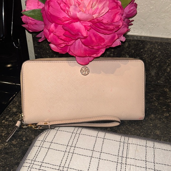 Tory Burch Handbags - TORY BURCH WALLET/WRISTLET (read description)
